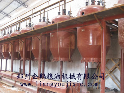 云南麗江榨油機(jī)機(jī)組安裝現(xiàn)場(chǎng)