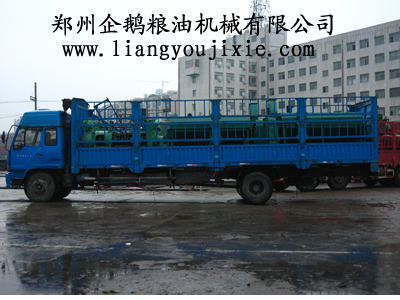 泰國(guó)客戶(hù)榨油機(jī)設(shè)備發(fā)貨現(xiàn)場(chǎng)