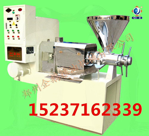 小型榨油機(jī)設(shè)備的維護(hù)要注意什么(圖1) 小型榨油機(jī),榨油機(jī)設(shè)備-鄭州企鵝榨油機(jī)廠