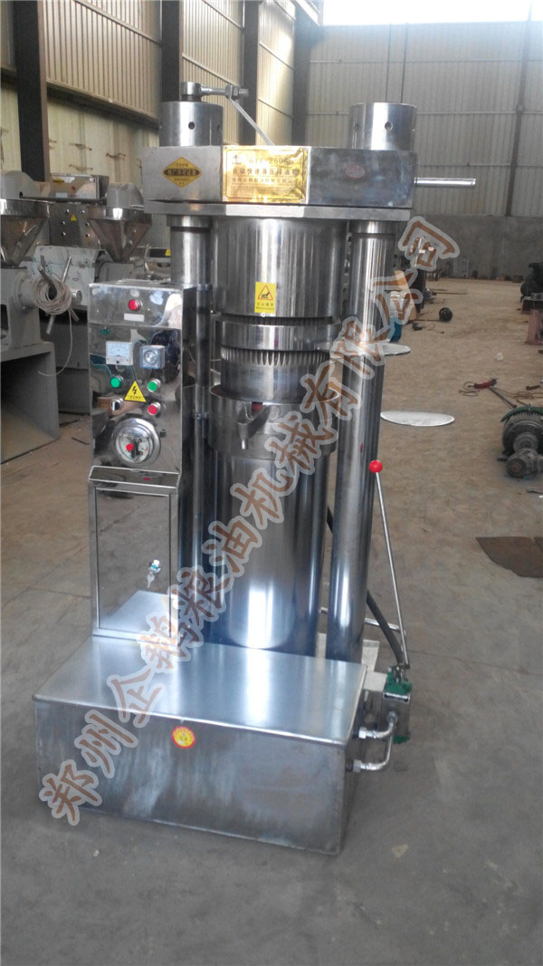 小型榨油機(jī)設(shè)備車間一覽(圖2)