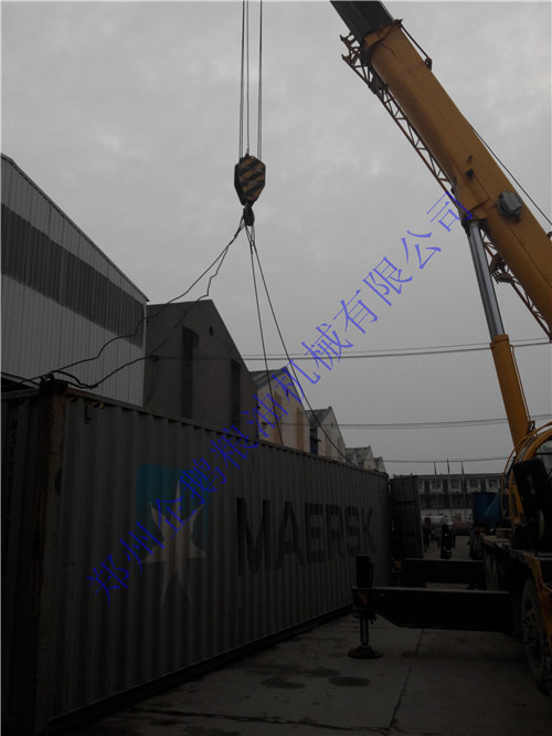 鄭州榨油機(jī)廠設(shè)備出口國(guó)外發(fā)貨現(xiàn)場(chǎng)(圖3) 鄭州榨油機(jī)廠設(shè)備出口國(guó)外發(fā)貨現(xiàn)場(chǎng)(圖3)