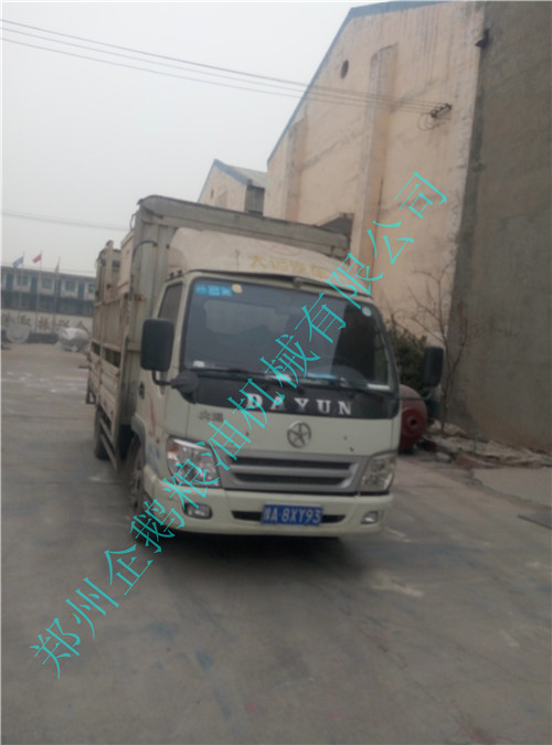 老外預(yù)定小型榨油機(jī)集裝箱發(fā)貨了(圖1)