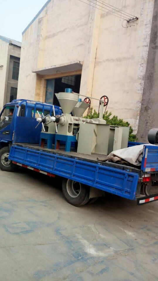 安徽五河榨油機(jī)設(shè)備發(fā)貨現(xiàn)場(圖2)