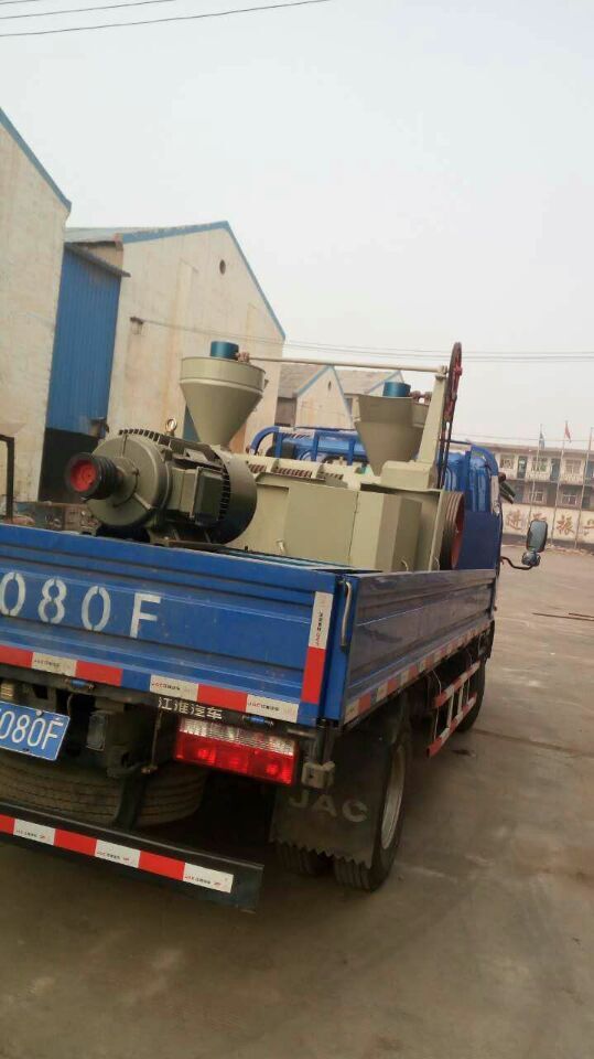 安徽五河榨油機(jī)設(shè)備發(fā)貨現(xiàn)場(圖3)