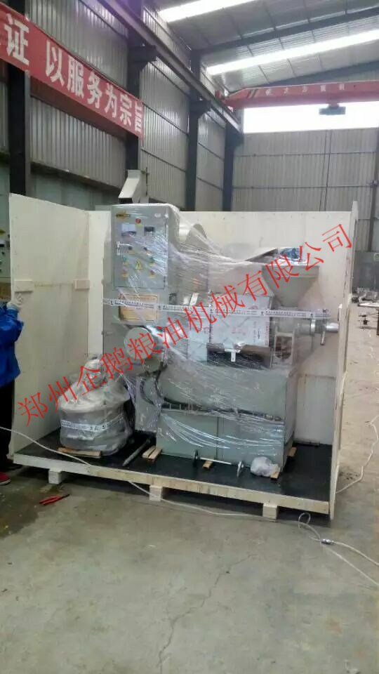 又一臺(tái)發(fā)往越南的榨油機(jī)發(fā)貨了！(圖1)