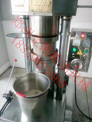 螺旋榨油機(jī)壓榨過程中遇到出油發(fā)黑情況怎么辦(圖2) 螺旋榨油機(jī)壓榨過程中遇到出油發(fā)黑情況怎么辦(圖2)