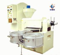   春暖花開之季，正是小型榨油機熱賣之時